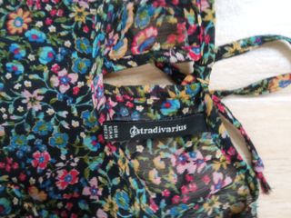 Blusa floral Stradivarius talla M