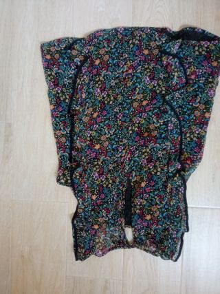 Blusa floral Stradivarius talla M