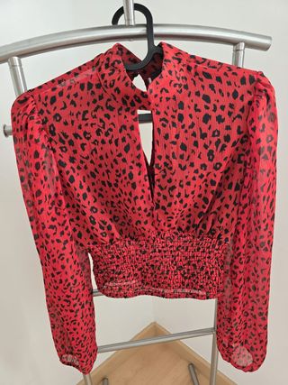 Blusa roja Bershka - Leopardo