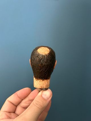 Cabeza de Santo tallada en madera con ojos cristal