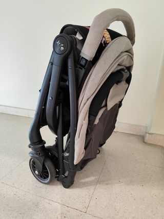 Silla paseo Joie 2023 Gris