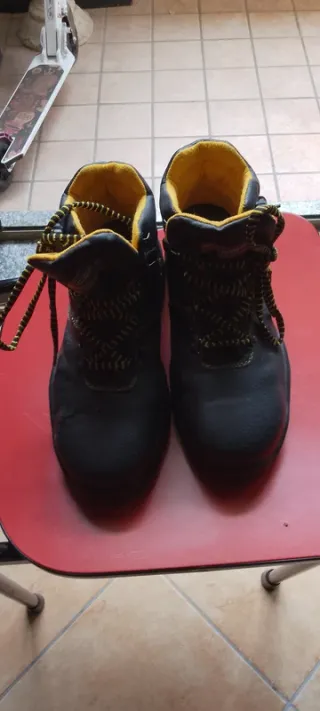 Scarpe antinfortunistiche