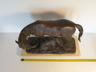 ESCULTURA BRONCE YEGUA CON POTRILLO