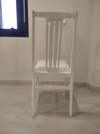3 Sillas madera blancas vintage