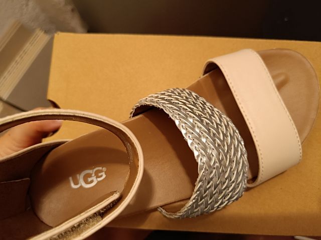 Sandalias UGG beige-plata