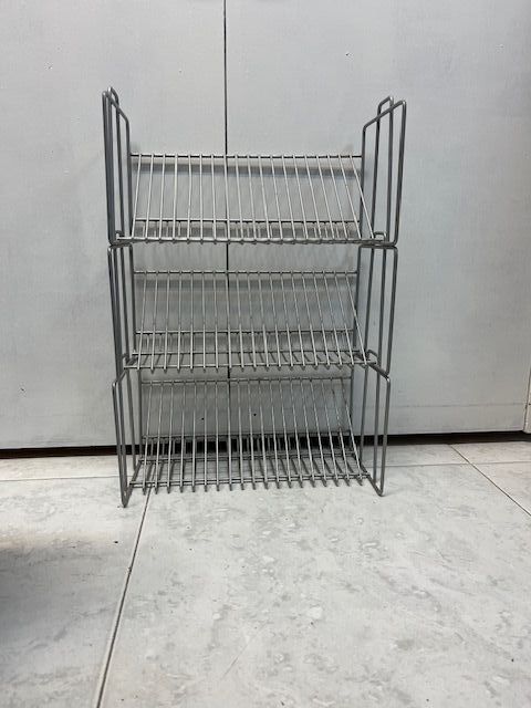 Estante metálico para CDs - 3 niveles