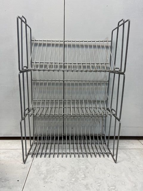Estante metálico para CDs - 3 niveles