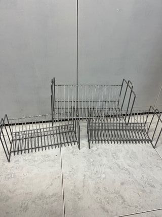 Estante metálico para CDs - 3 niveles