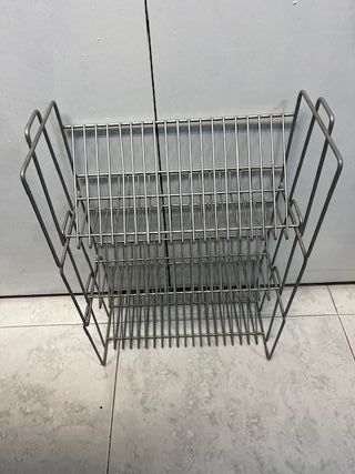 Estante metálico para CDs - 3 niveles