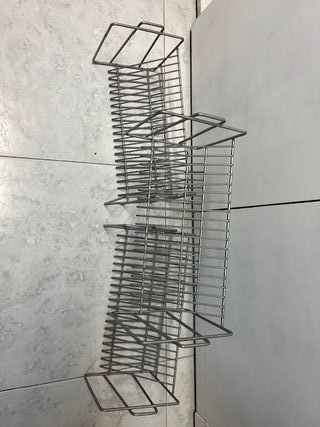 Estante metálico para CDs - 3 niveles