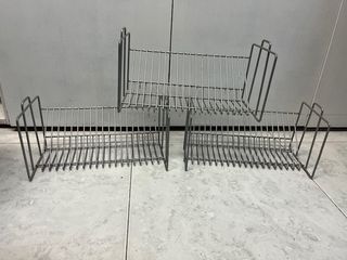 Estante metálico para CDs - 3 niveles