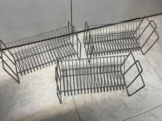 Estante metálico para CDs - 3 niveles