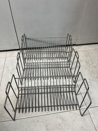 Estante metálico para CDs - 3 niveles