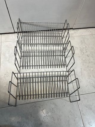 Estante metálico para CDs - 3 niveles