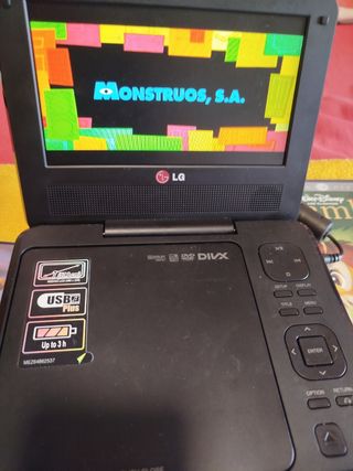 DVD Portátil LG + 13 Películas dibujos animados
