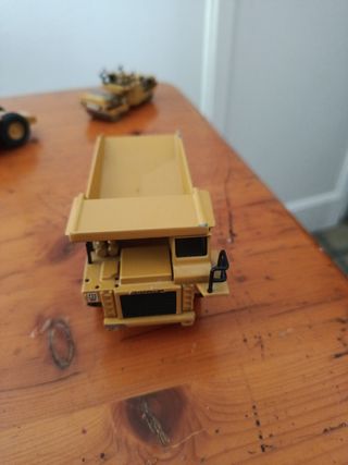 Dumper Caterpillar 1:50