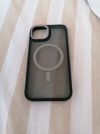 Funda de carga inalámbrica color negra iPhone 13