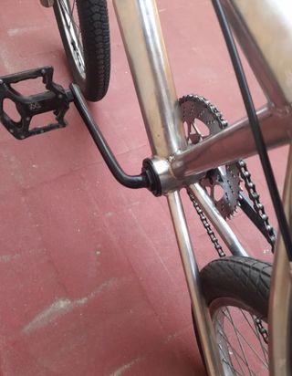 BMX con cuadro de acero, acabado
cromado.