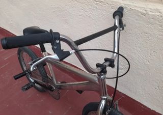 BMX con cuadro de acero, acabado
cromado.
