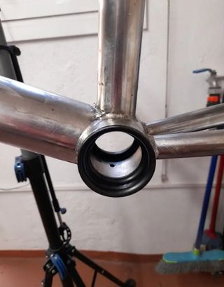 BMX con cuadro de acero, acabado
cromado.