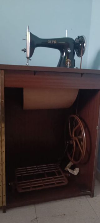 Máquina coser Alfa Antigua