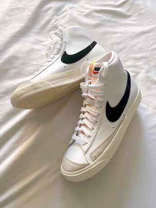Nike Blazer Mid '77 - Blancas y Negras