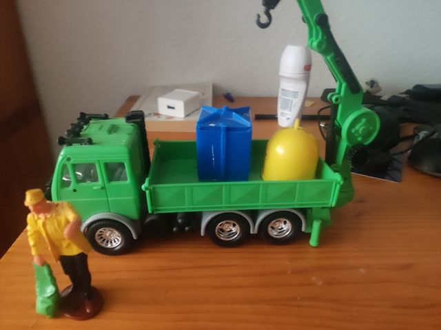 Camión basura + figura