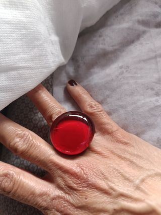Anillo grande piedra roja