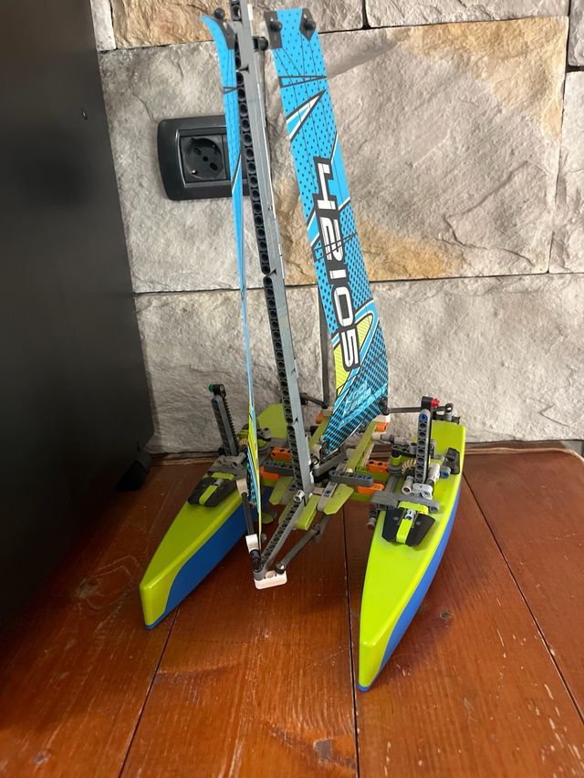 Lego Technic Catamarano