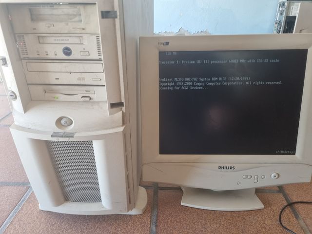 Compaq ProLiant ML350 - PC antiguo