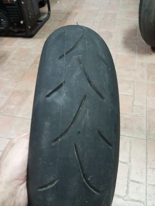Neumático Bridgestone scooter y pitbike Competició