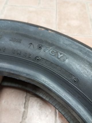 Neumático Bridgestone scooter y pitbike Competició