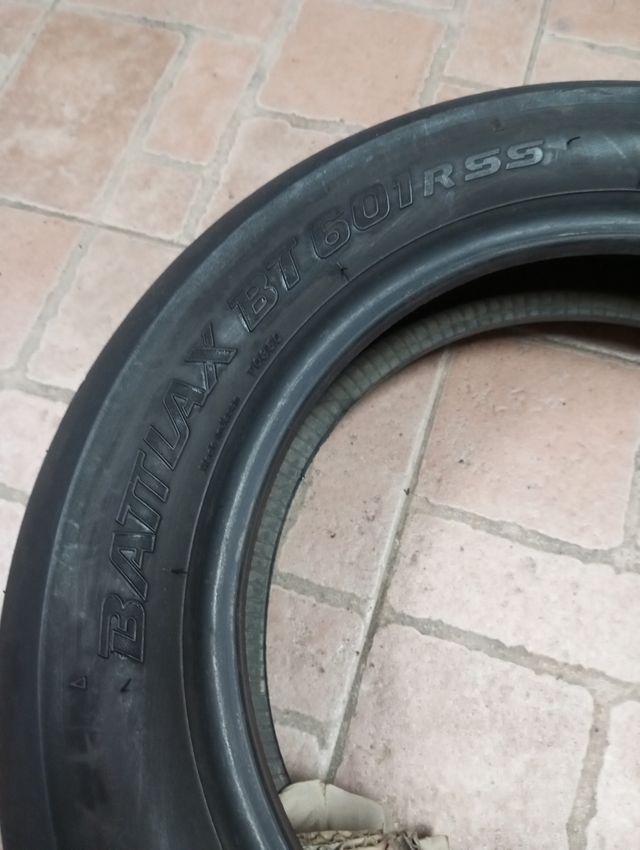 Neumático Bridgestone scooter y pitbike Competició