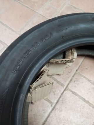 Neumático Bridgestone scooter y pitbike Competició