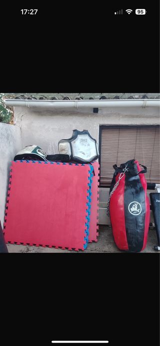 sacos de boxeo, tatami, cinturones protectores