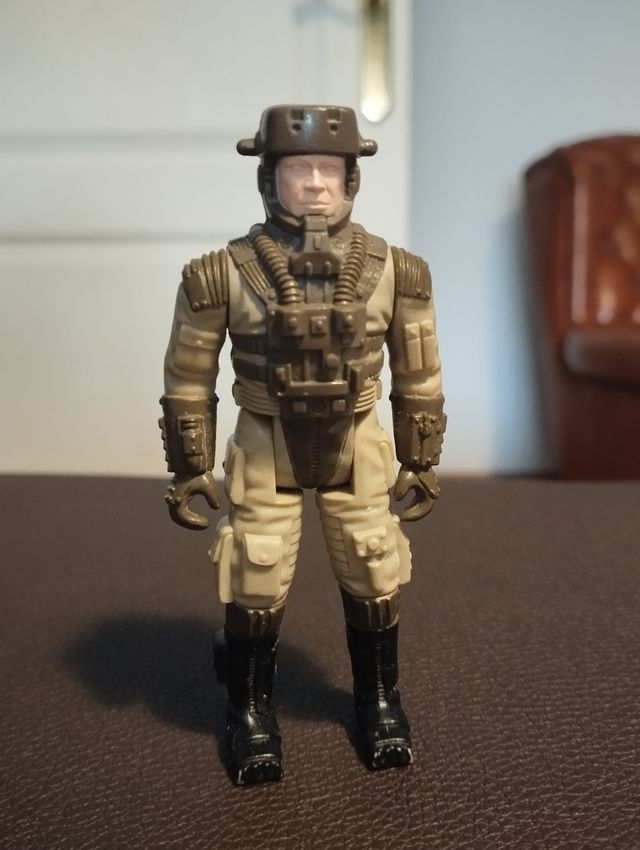 FIGURA ROBOTIX TYRANNIX PILOT 1986