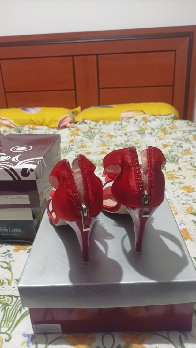 Sandalias rojas tacón alto