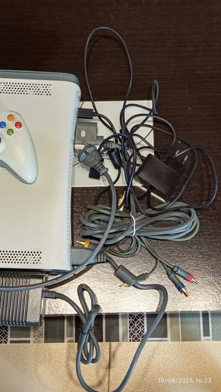 Xbox 360 blanca + sensor Kinect + 19 juegos