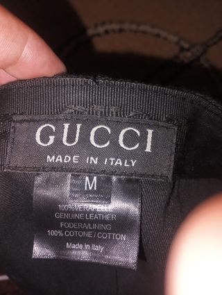 Gorra Gucci negra y plata