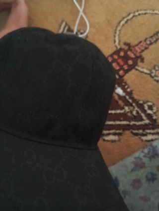 Gorra Gucci negra y plata