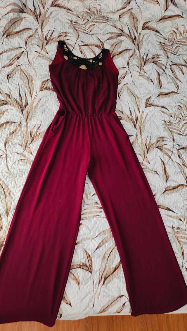 Mono burdeos pedrería - elegante