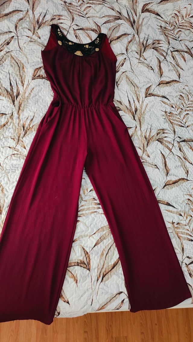 Mono burdeos pedrería - elegante