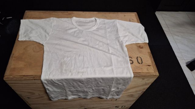 T-shirt bianca nuova