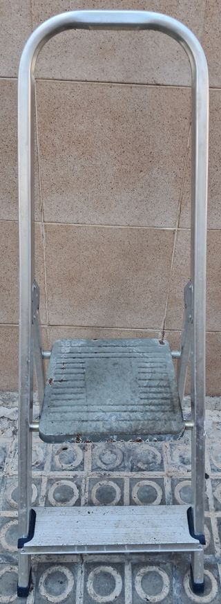 ESCALERA PLEGABLE PEQUEÑA 