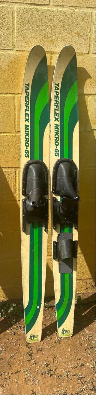 Esquís acuáticos vintage