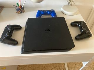 PS4 Slim (Play Station 4 Slim) - 3 mandos