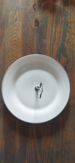 Plato blanco borde plateado