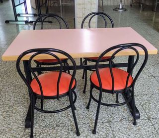 Mesa y 4 sillas vintage