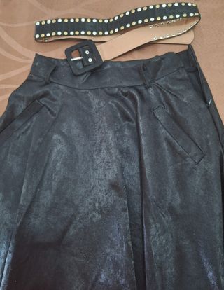 Falda midi negra c/cinturón