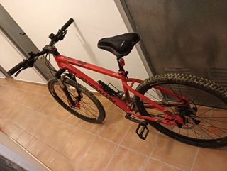 Bicicleta montaña Rockrider 540 roja y accesorios